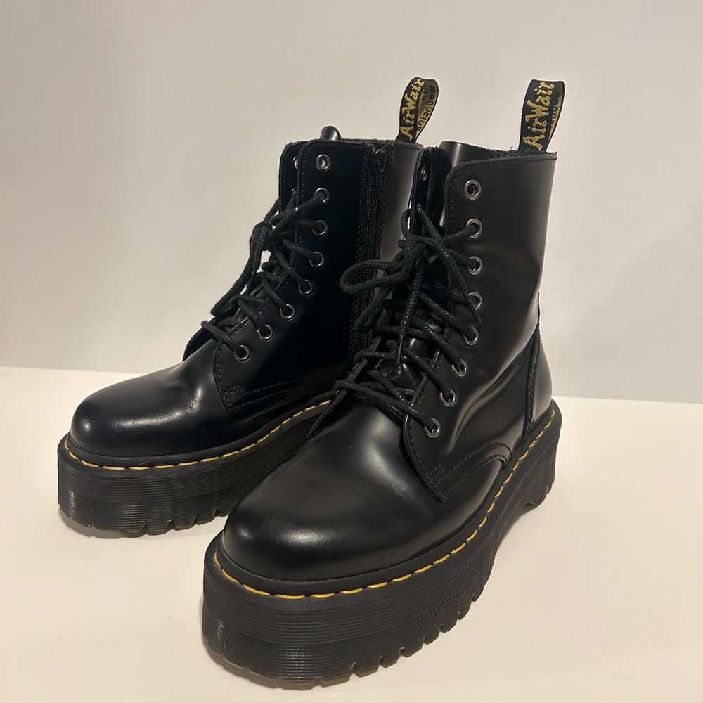 Doc Marten Jadon Boot Smooth Leather Platforms in color black size 6 women’s US